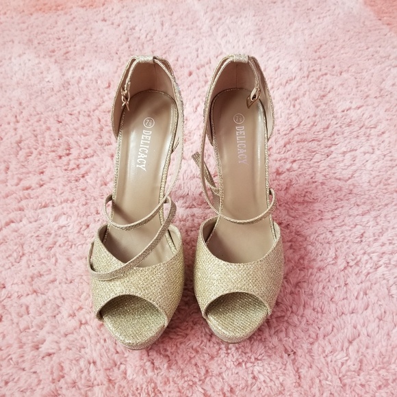 Heels - Picture 3 of 3